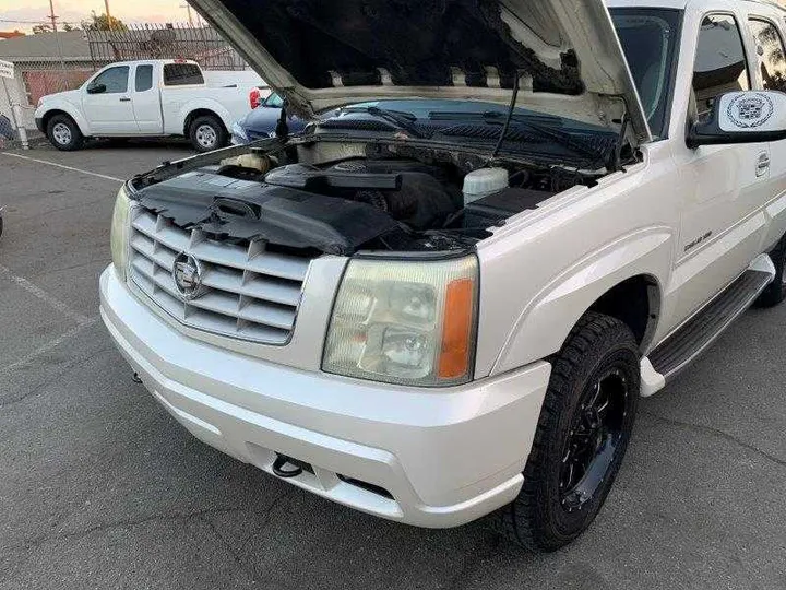 WHITE, 2004 CADILLAC ESCALADE Image 42