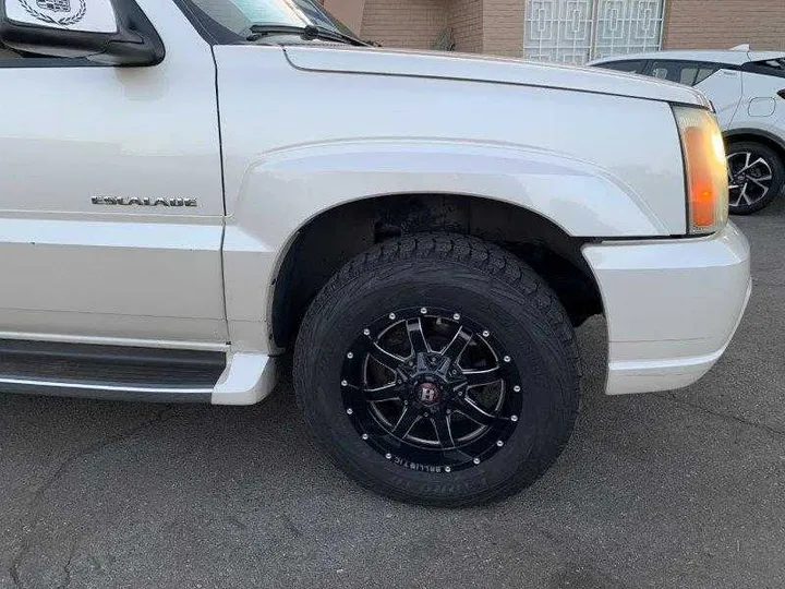 WHITE, 2004 CADILLAC ESCALADE Image 58