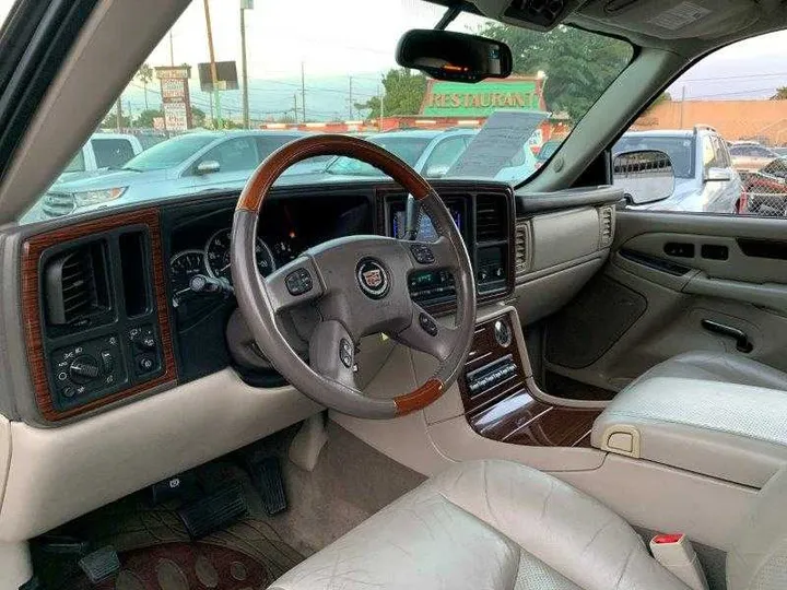 WHITE, 2004 CADILLAC ESCALADE Image 93