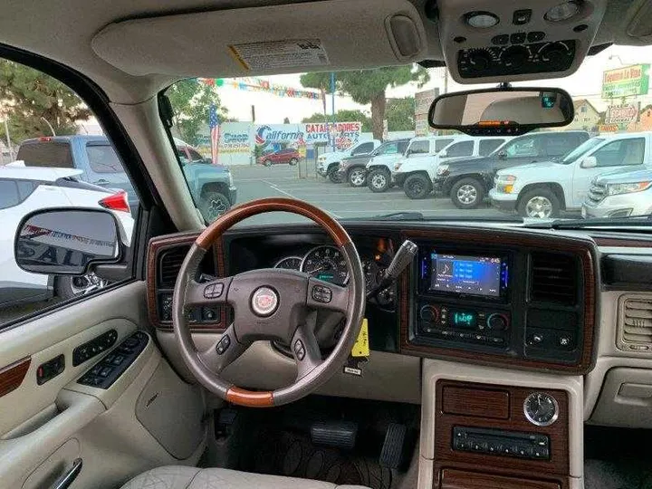 WHITE, 2004 CADILLAC ESCALADE Image 96