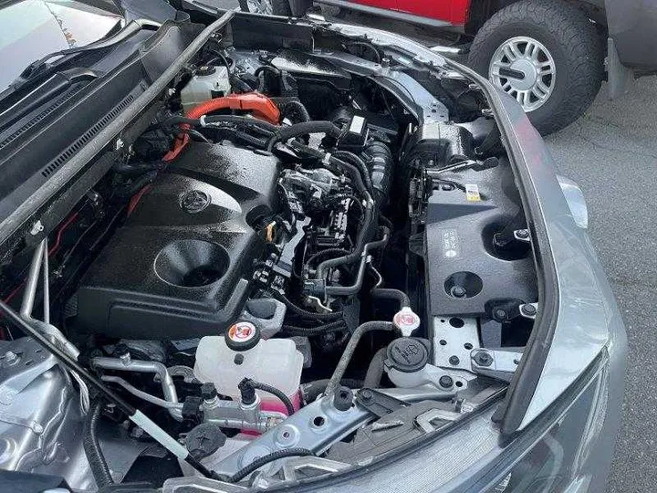 SILVER, 2021 TOYOTA RAV4 HYBRID Image 41