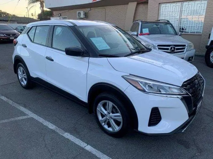 WHITE, 2021 NISSAN KICKS Image 4