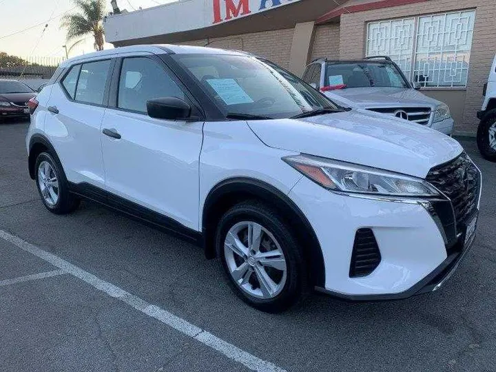 WHITE, 2021 NISSAN KICKS Image 5