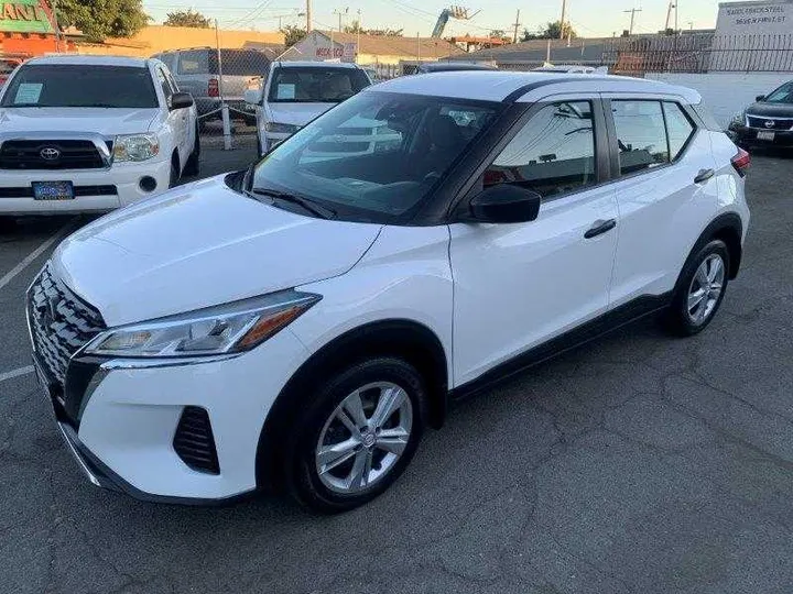 WHITE, 2021 NISSAN KICKS Image 13