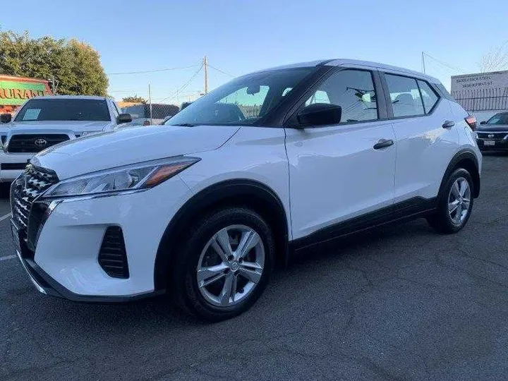 WHITE, 2021 NISSAN KICKS Image 15