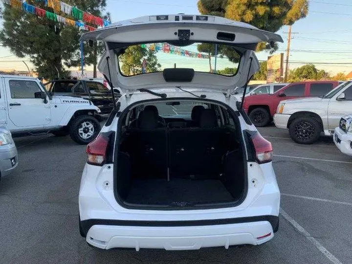 WHITE, 2021 NISSAN KICKS Image 37