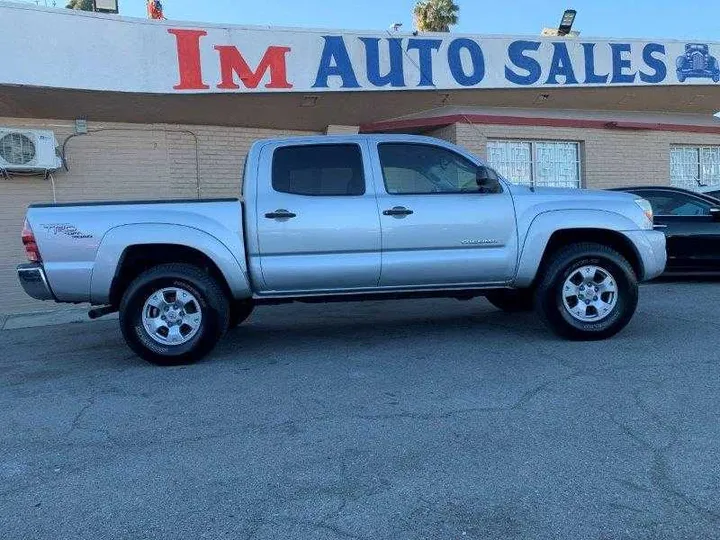 SILVER, 2006 TOYOTA TACOMA DOUBLE CAB Image 21