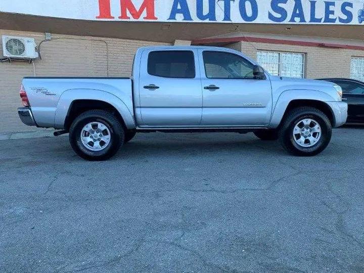 SILVER, 2006 TOYOTA TACOMA DOUBLE CAB Image 22