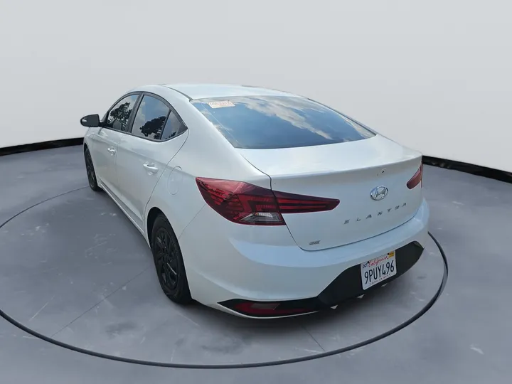 WHITE, 2020 HYUNDAI ELANTRA Image 4