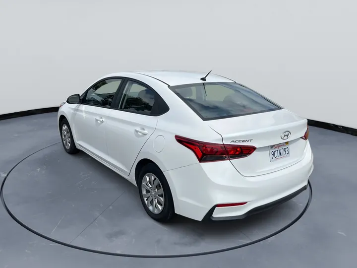 WHITE, 2020 HYUNDAI ACCENT Image 5