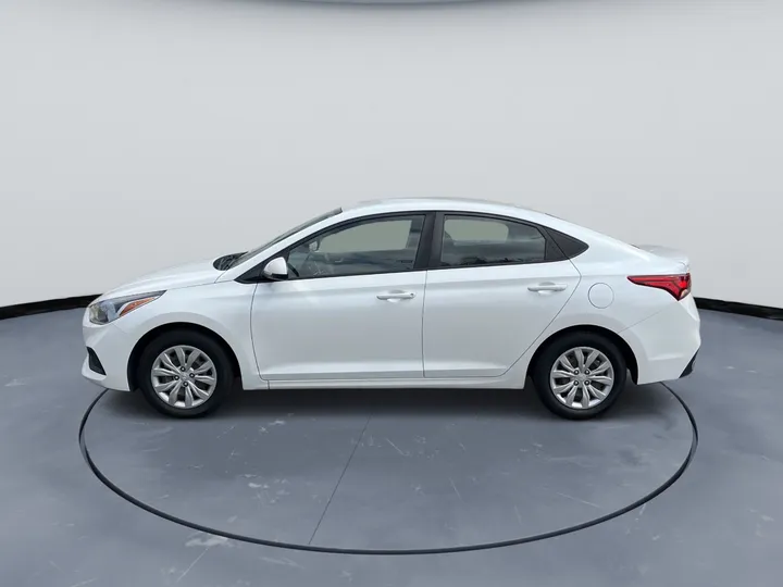 WHITE, 2020 HYUNDAI ACCENT Image 6