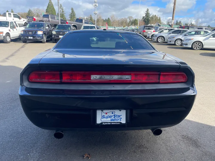 BLACK, 2010 DODGE CHALLENGER Image 6