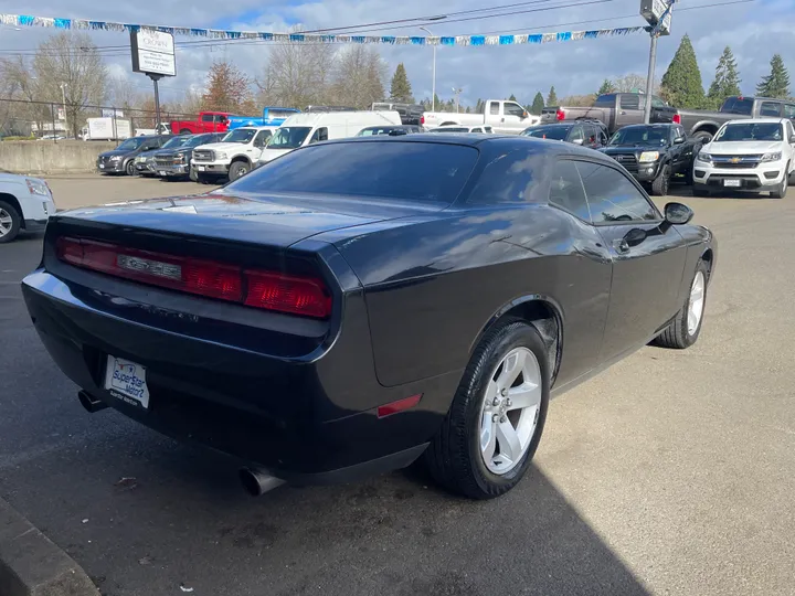 BLACK, 2010 DODGE CHALLENGER Image 7