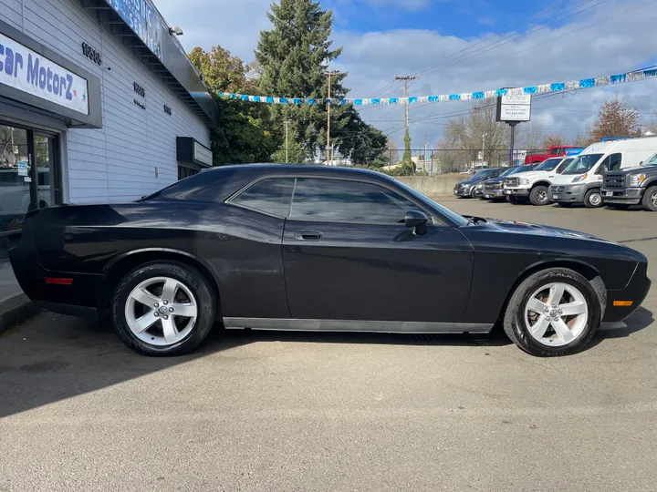 BLACK, 2010 DODGE CHALLENGER Image 8