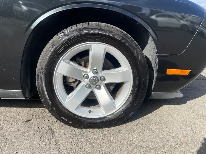 BLACK, 2010 DODGE CHALLENGER Image 25