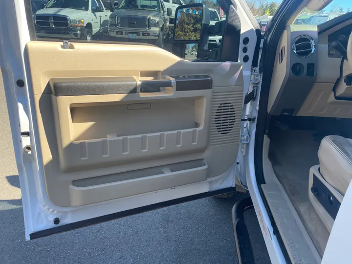 WHITE, 2008 FORD F450 SUPER DUTY CREW CAB Image 10