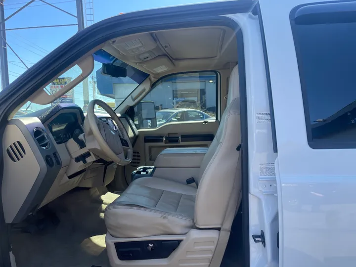 WHITE, 2008 FORD F450 SUPER DUTY CREW CAB Image 12