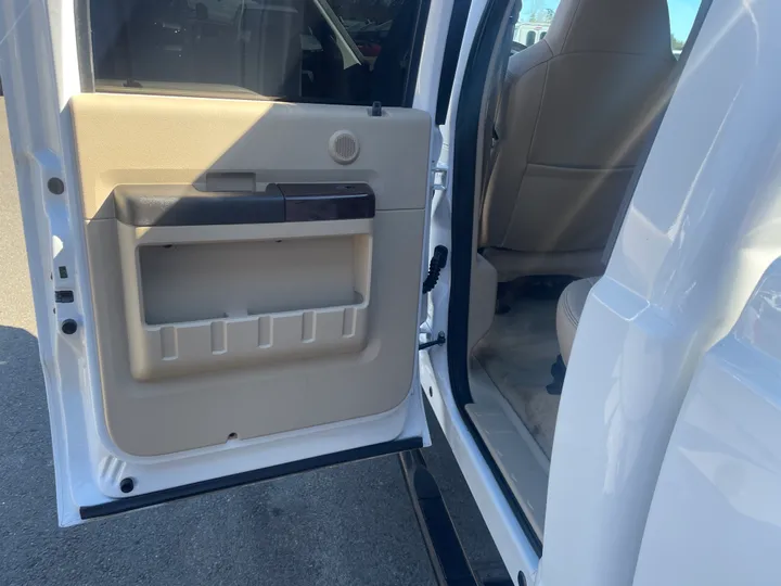 WHITE, 2008 FORD F450 SUPER DUTY CREW CAB Image 15