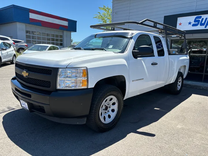 WHITE, 2013 CHEVROLET SILVERADO 1500 EXTENDED CAB Image 3