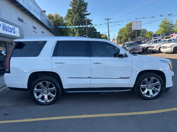 WHITE, 2018 CADILLAC ESCALADE Image 8