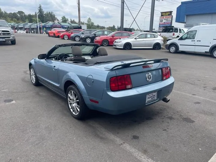 BLUE, 2005 FORD MUSTANG Image 5