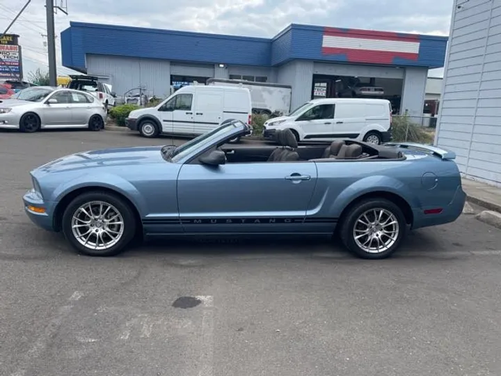 BLUE, 2005 FORD MUSTANG Image 4