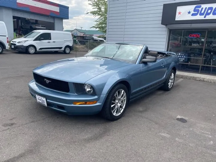 BLUE, 2005 FORD MUSTANG CONVERTIBLE Image 3