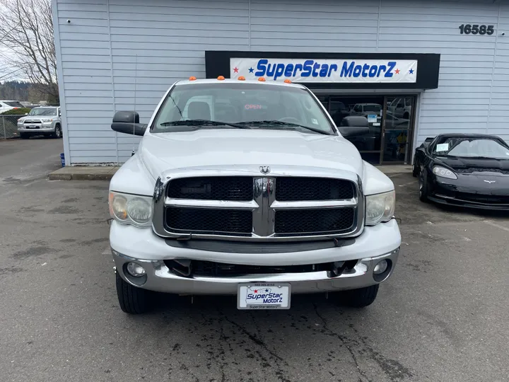 WHITE, 2005 DODGE RAM 3500 DUALLY 5.9 DIESEL MANUAL Image 2