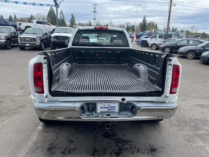 WHITE, 2005 DODGE RAM 3500 DUALLY 5.9 DIESEL MANUAL Image 6