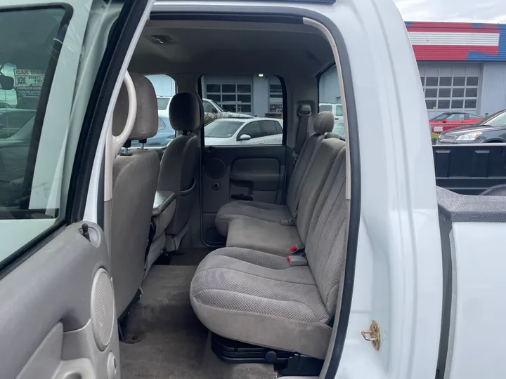 WHITE, 2005 DODGE RAM 3500 DUALLY 5.9 DIESEL MANUAL Image 16