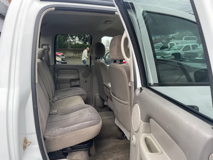 WHITE, 2005 DODGE RAM 3500 DUALLY 5.9 DIESEL MANUAL Image 19