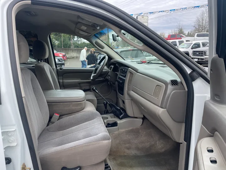 WHITE, 2005 DODGE RAM 3500 DUALLY 5.9 DIESEL MANUAL Image 21