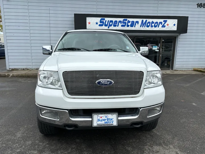 WHITE, 2005 FORD F150 SUPERCREW CAB Image 2