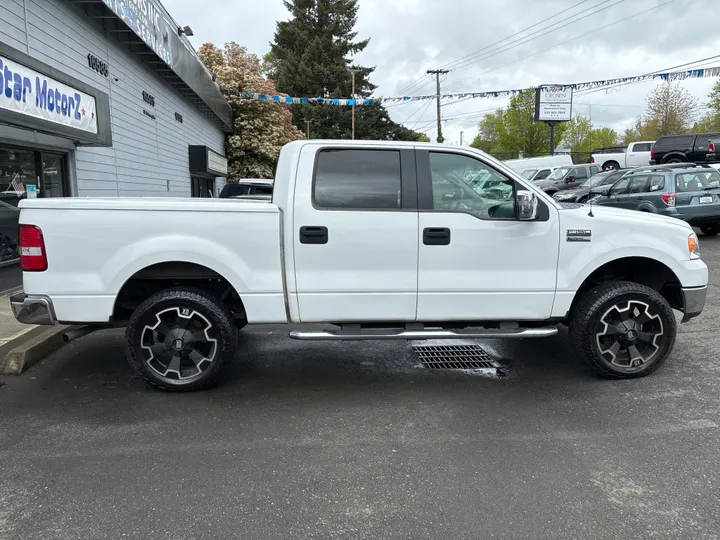 WHITE, 2005 FORD F150 SUPERCREW CAB Image 8