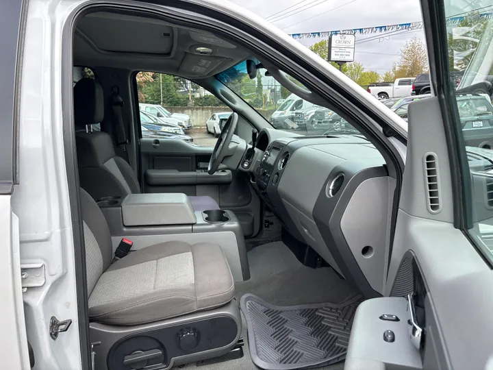 WHITE, 2005 FORD F150 SUPERCREW CAB Image 21