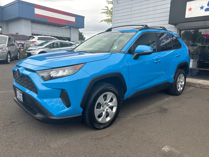 BLUE, 2020 TOYOTA RAV4 Image 3