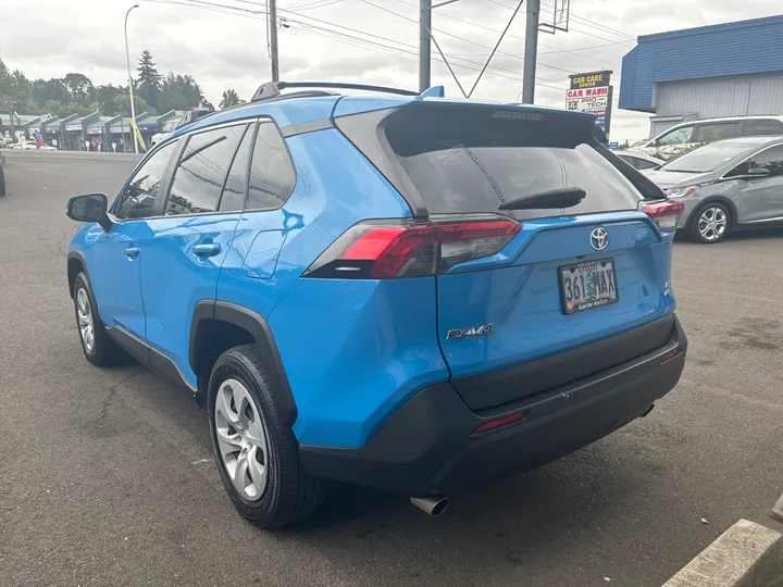 BLUE, 2020 TOYOTA RAV4 Image 5