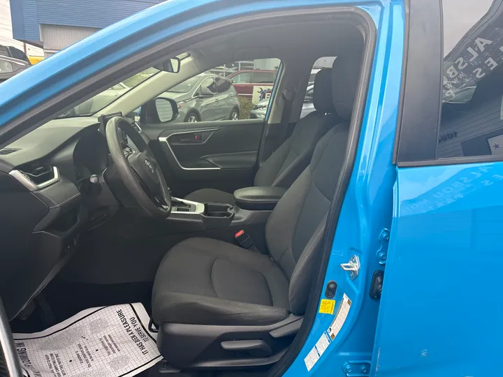 BLUE, 2020 TOYOTA RAV4 Image 11