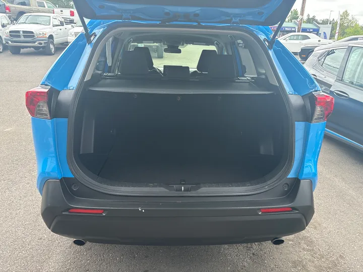 BLUE, 2020 TOYOTA RAV4 Image 15