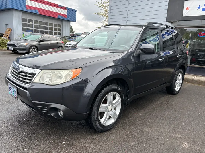 GRAY, 2010 SUBARU FORESTER Image 3