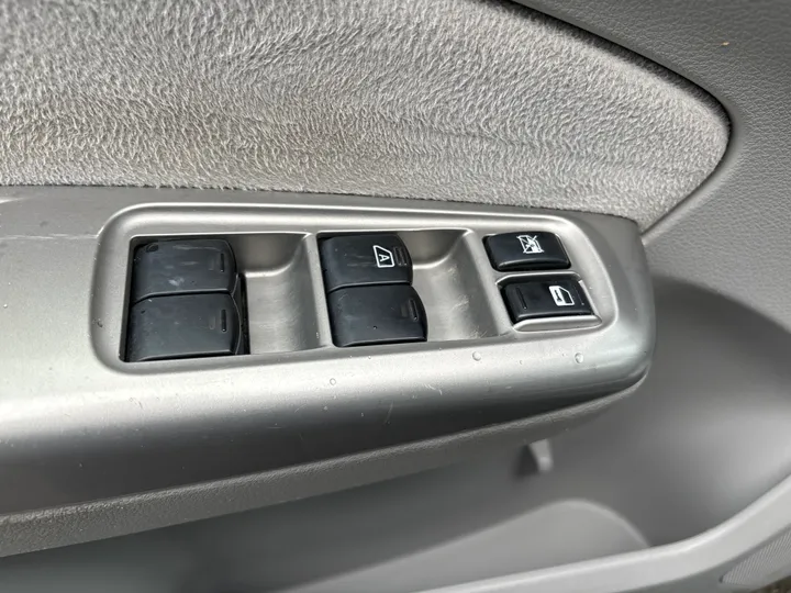 GRAY, 2010 SUBARU FORESTER Image 9