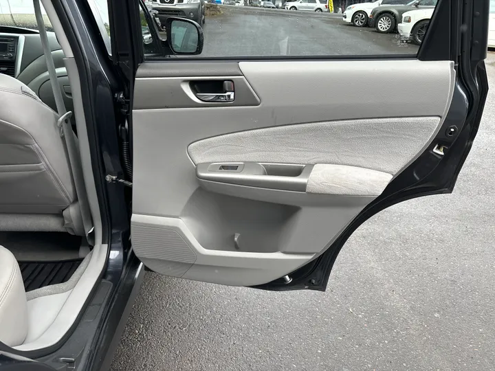 GRAY, 2010 SUBARU FORESTER Image 18