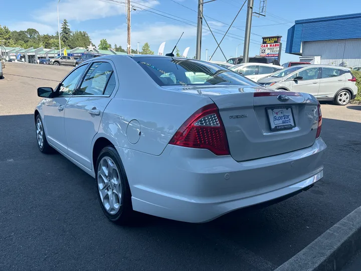 WHITE, 2010 FORD FUSION Image 5