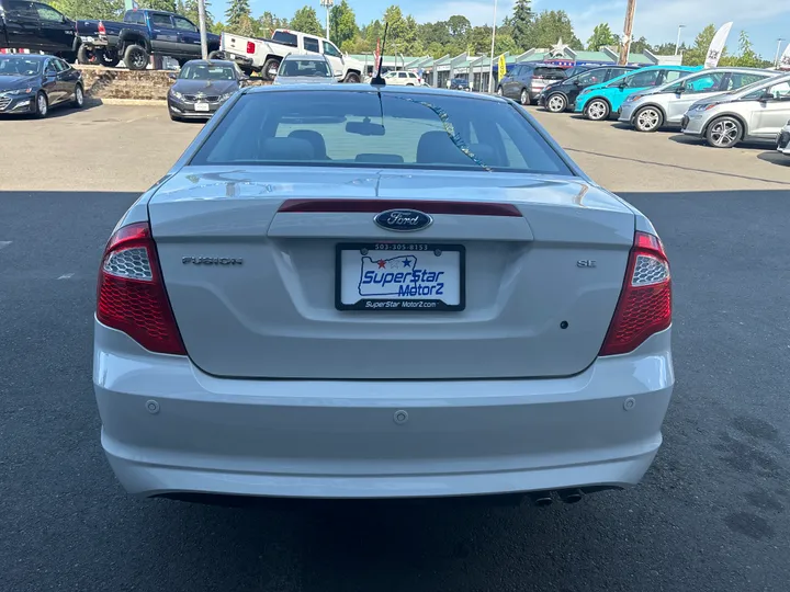 WHITE, 2010 FORD FUSION Image 6