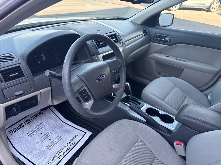 WHITE, 2010 FORD FUSION Image 12