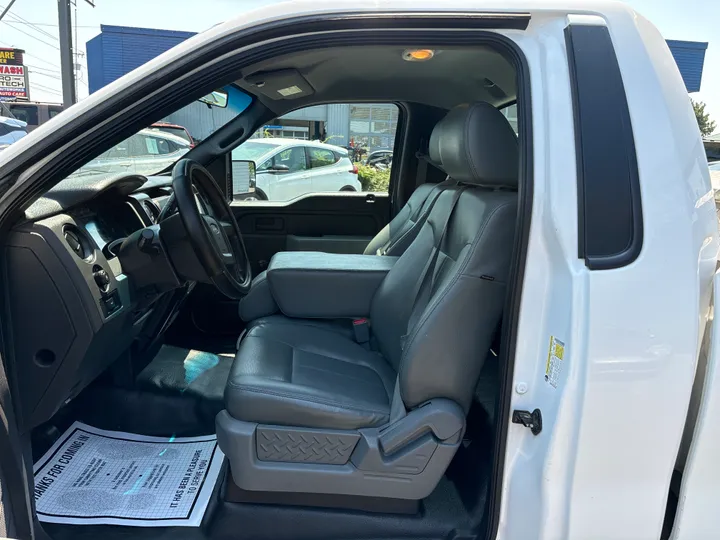 WHITE, 2011 FORD F150 REGULAR CAB Image 10