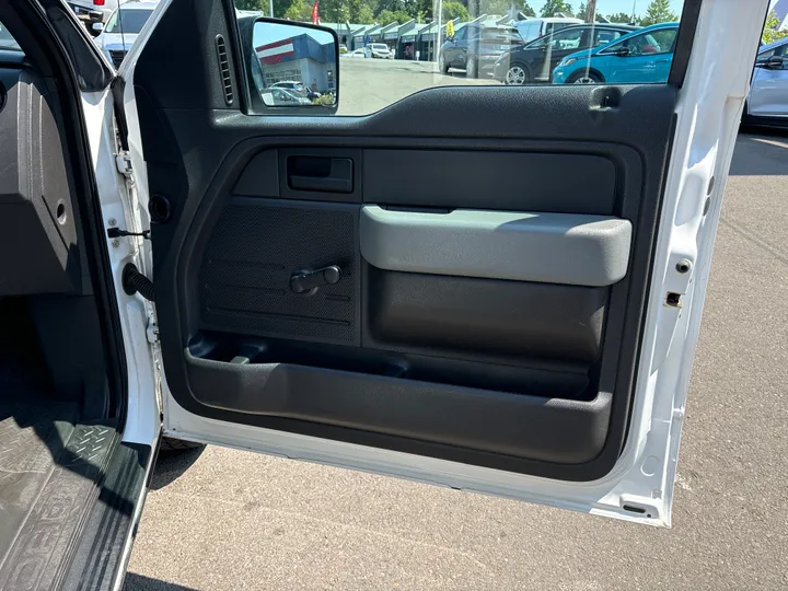 WHITE, 2011 FORD F150 REGULAR CAB Image 13