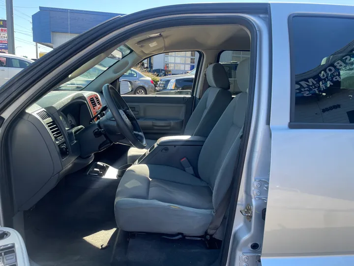 SILVER, 2005 DODGE DAKOTA QUAD CAB Image 14