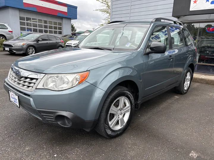 BLUE, 2013 SUBARU FORESTER Image 3