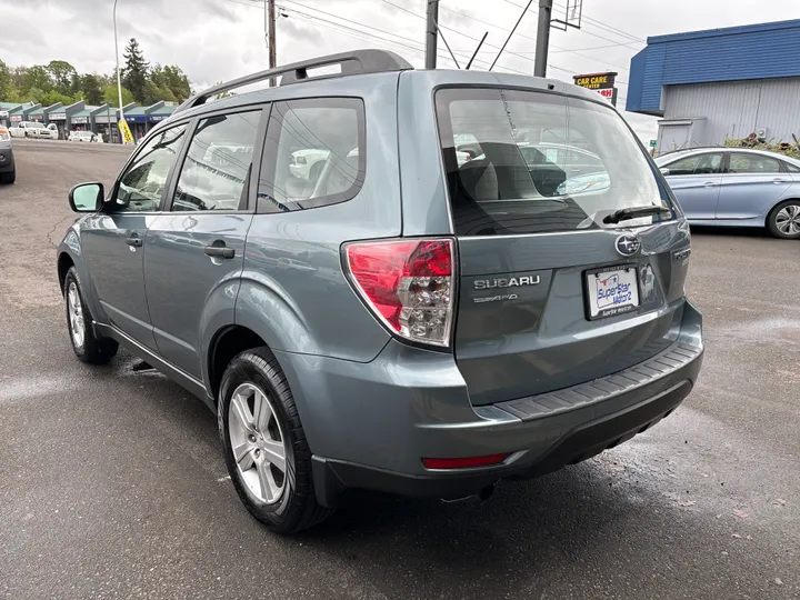 BLUE, 2013 SUBARU FORESTER Image 5